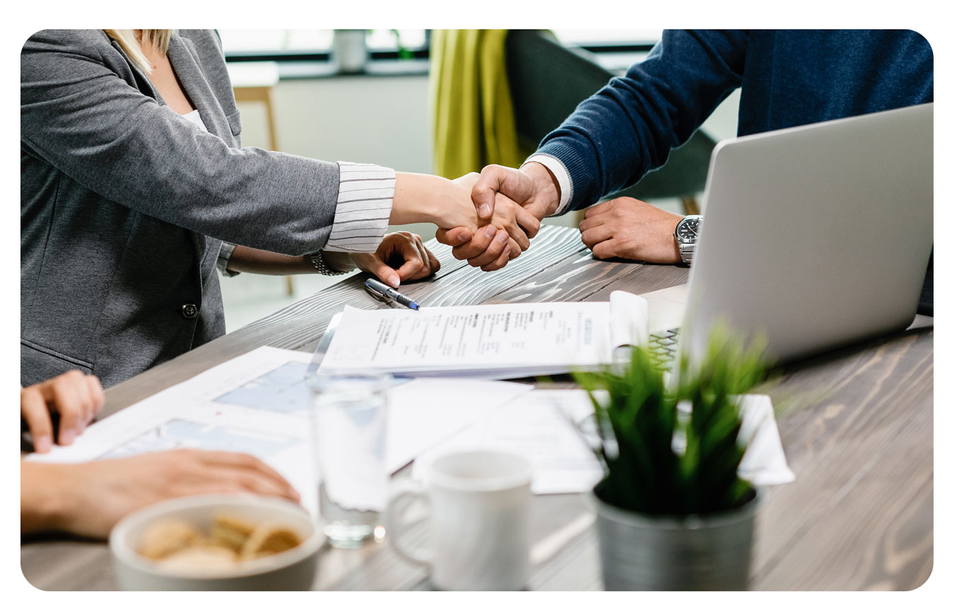 Courtier Financier. Votre partenaire de confiance en courtage financier avec des solutions sur mesure en épargne, assurances, crédit et immobilier.