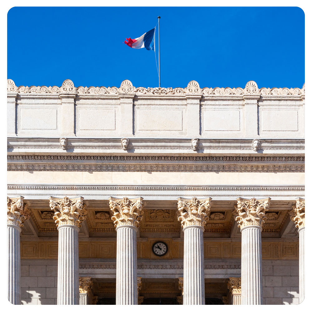 Courtier Financier. Votre partenaire de confiance en courtage financier avec des solutions sur mesure en épargne, assurances, crédit et immobilier.